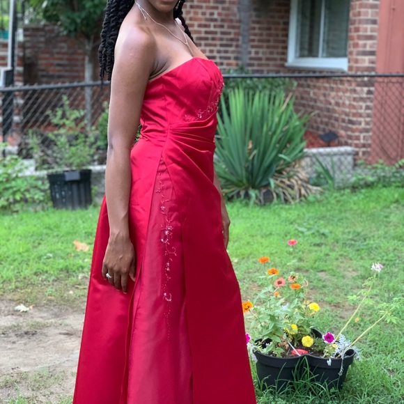 David’s Bridal size 10 Burgundy Gown NWOT - Picture 10 of 12